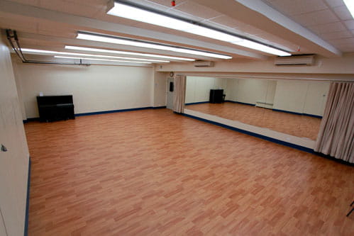 Studio 401, view of mirrors from door